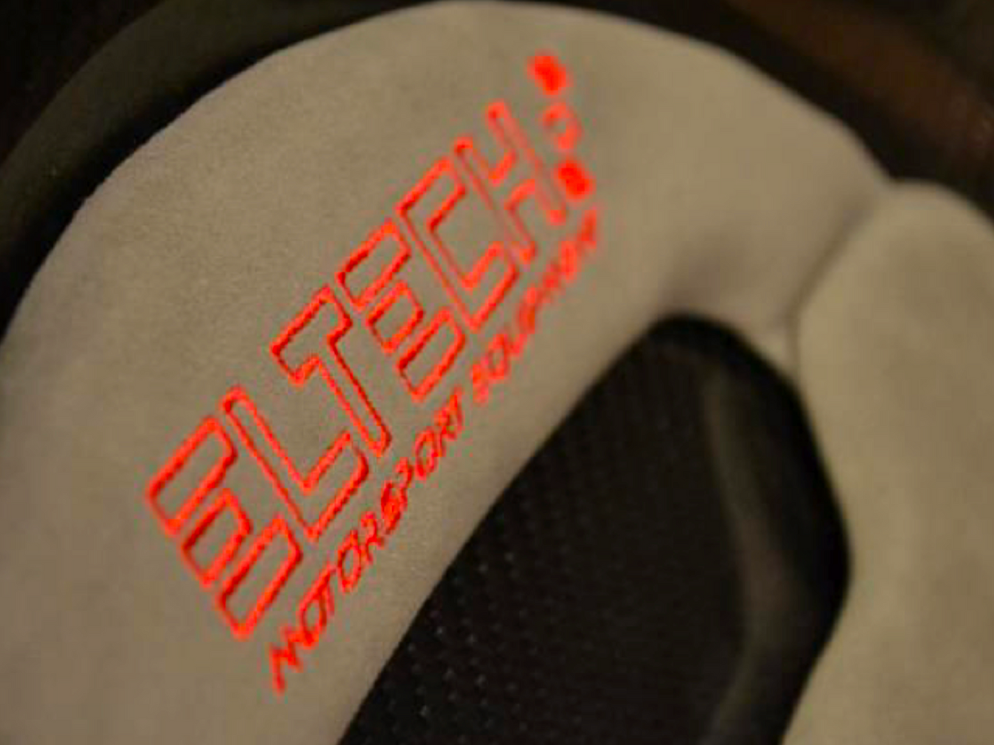 V2 Universal Seat